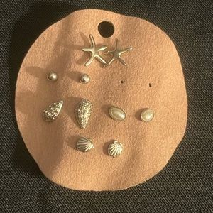 5 pairs of stud earrings